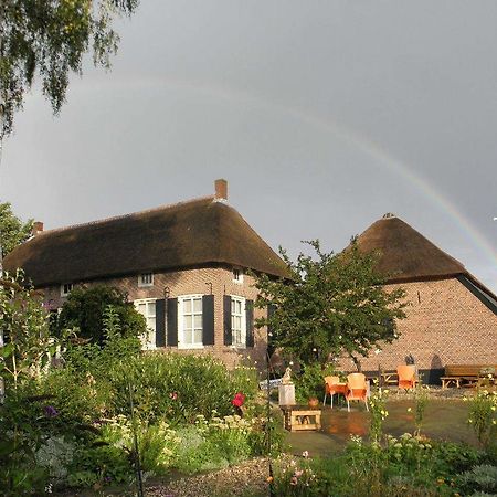 Bed & Breakfast Hofstede Het Klaphek Randwijk Bilik gambar